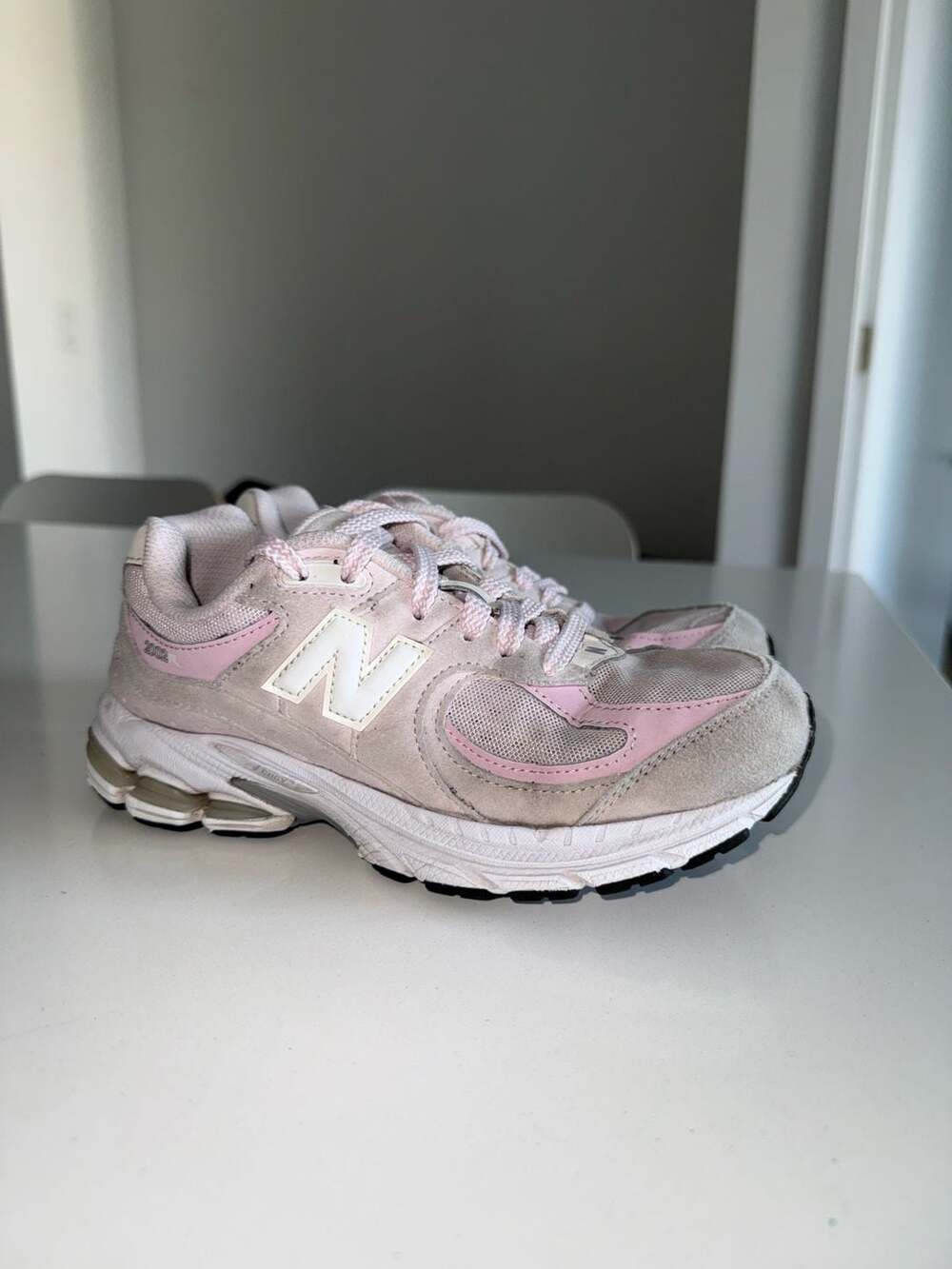 New Balance 2002R Pink Grey GS Sneakers Size 4Y GC2002SK